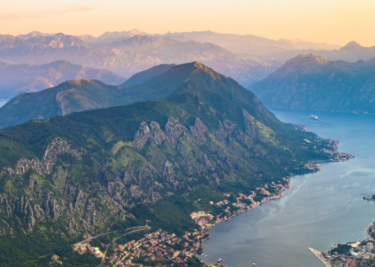 vue aerienne baie kotor